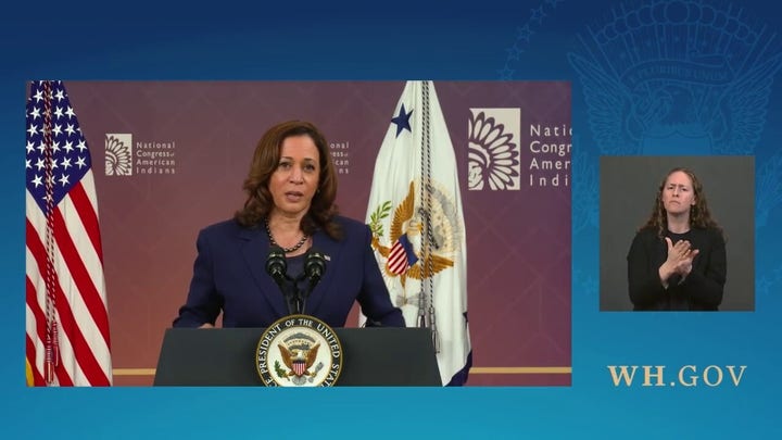 Cabinet spontaneously applauds as Trump signs Columbus Day proclamation: ‘We’re back, Italians’